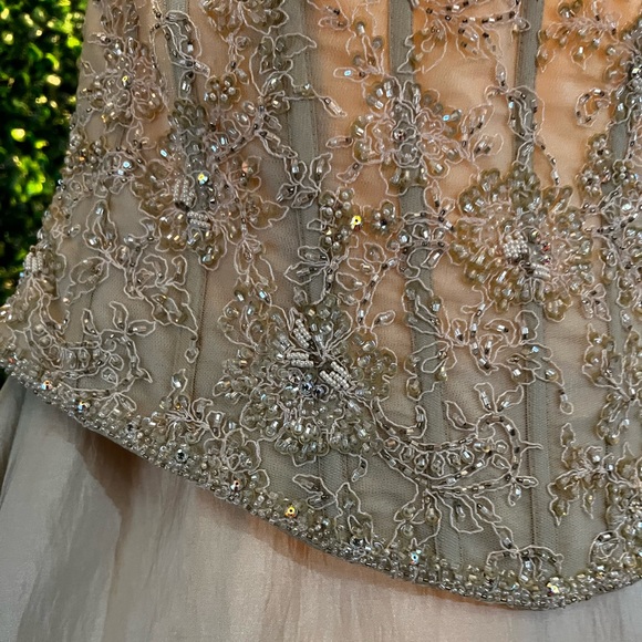 Bridal gown / evening gown NWOT never worn - Picture 4 of 12